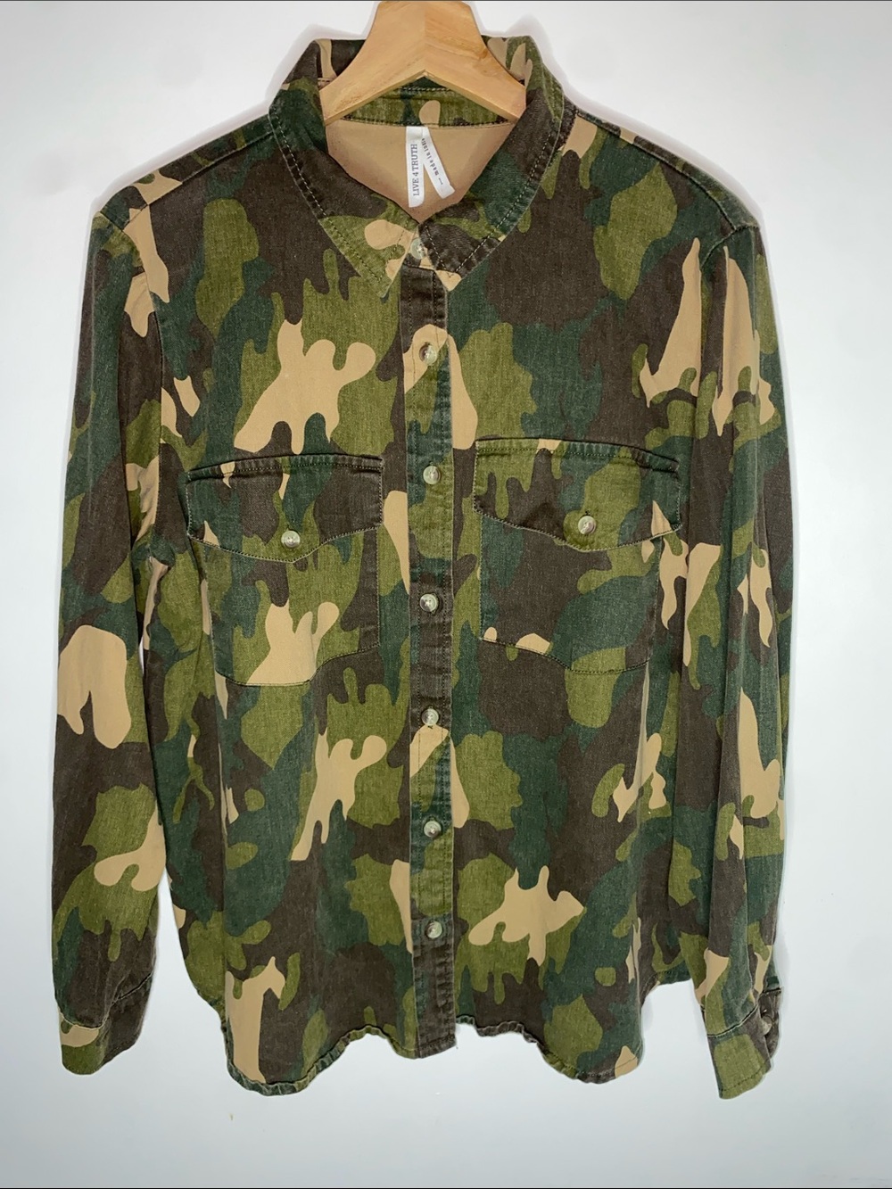 Live 4 Truth Camouflage Button Down Shirt Women’s Size L
